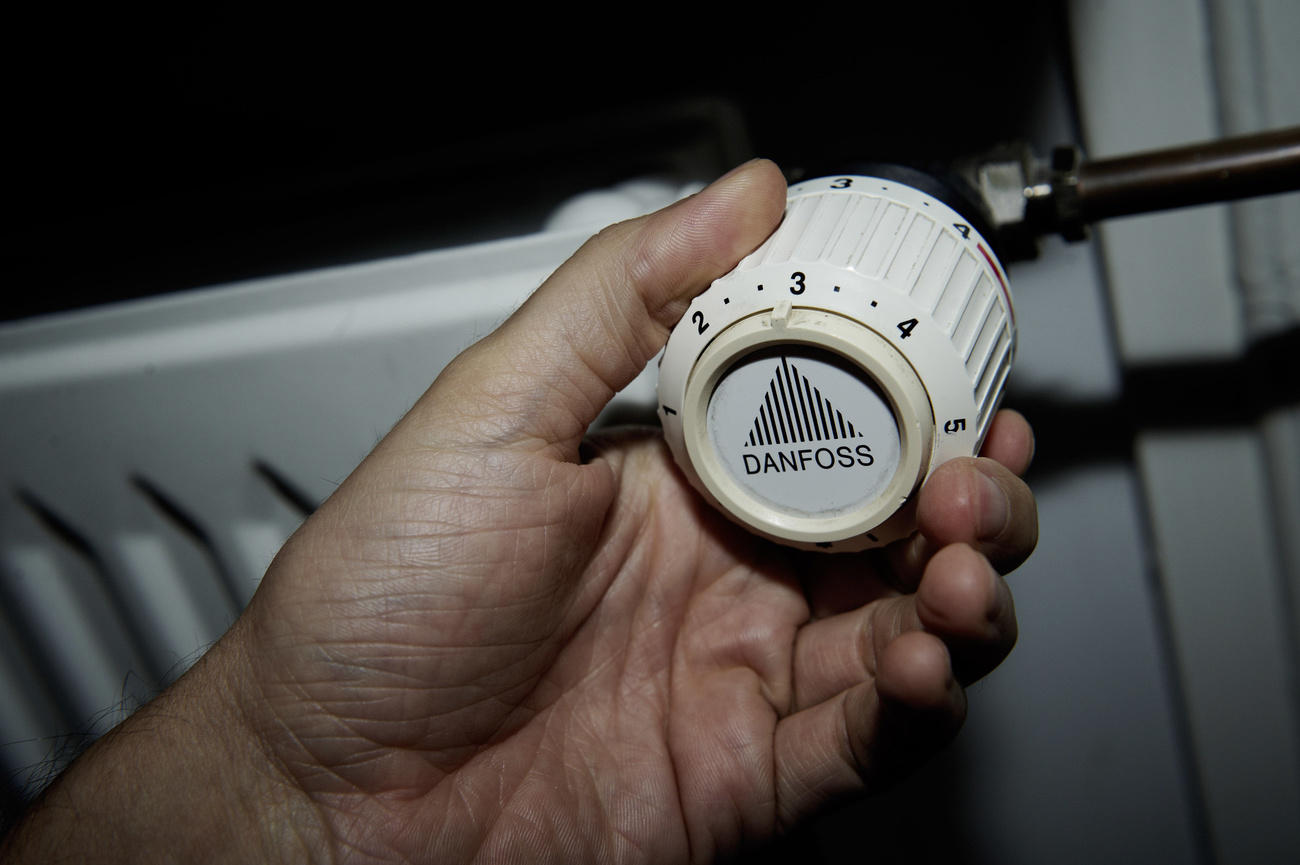 hand adjusting radiator knob