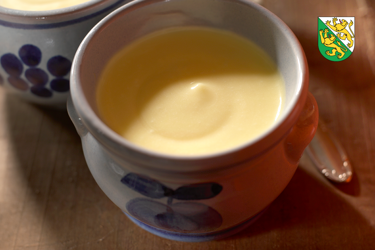 Un petit pot de crème au jus de pomme.