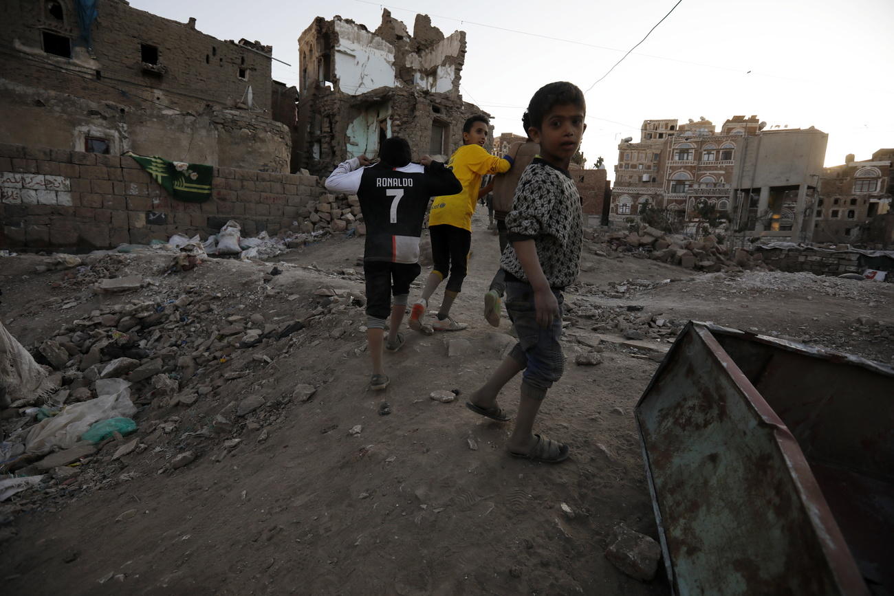 أطفال يمنيين ضحايا للحرب الدائرة في بلدهم.