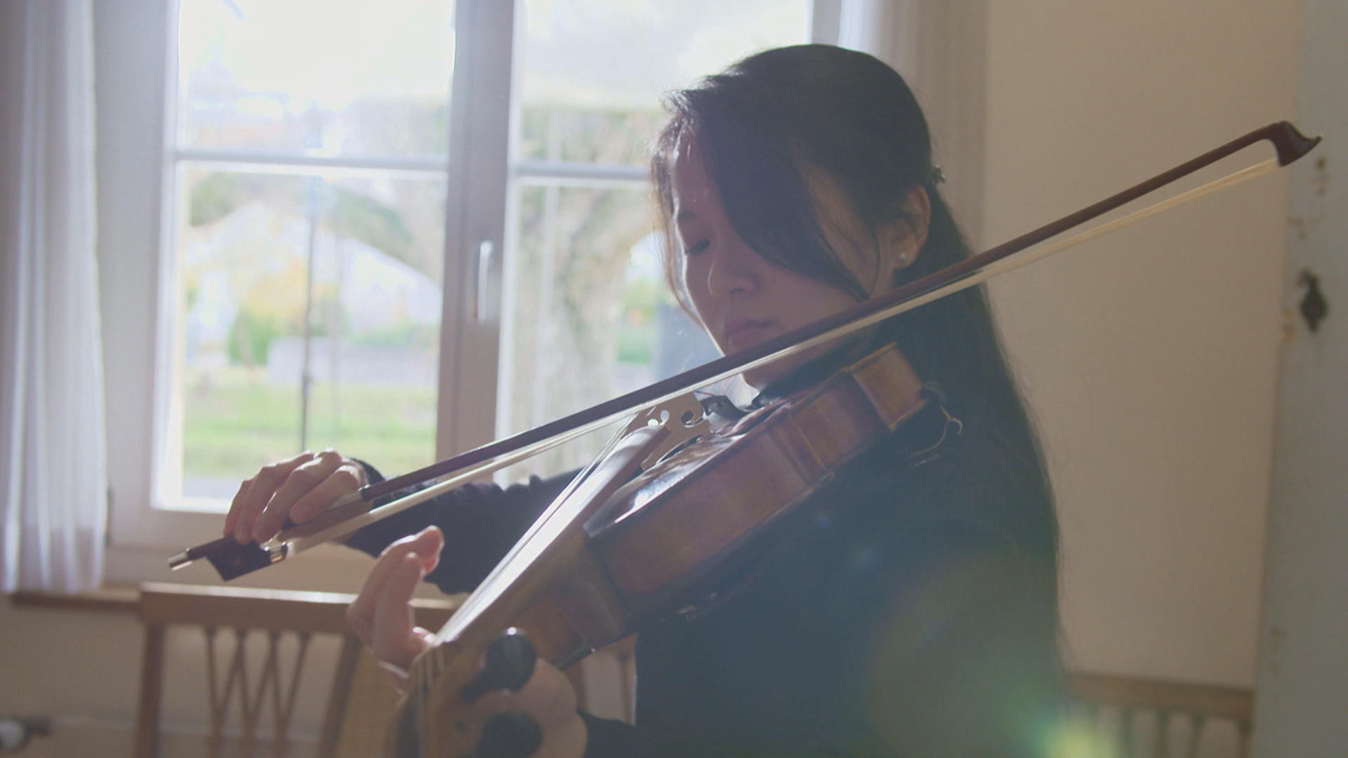 Viola player with Swiss tropical wood instrument