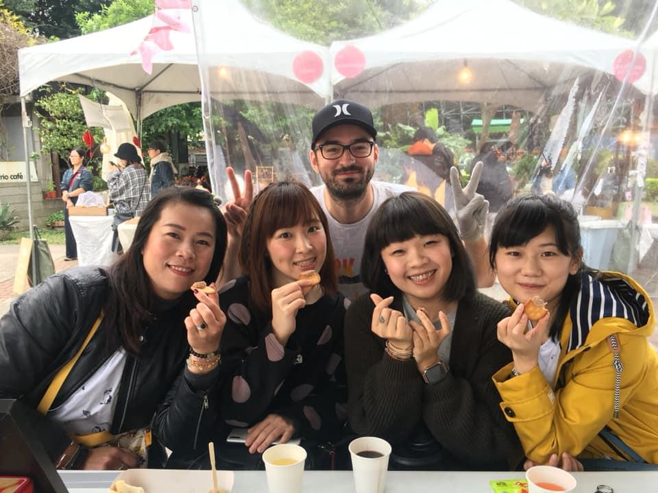 昔日的瑞士金融从业者,如今的台湾夜市摊主,在众多移居海外的瑞士金融从业者中,Kaeser显然是个“异类”。