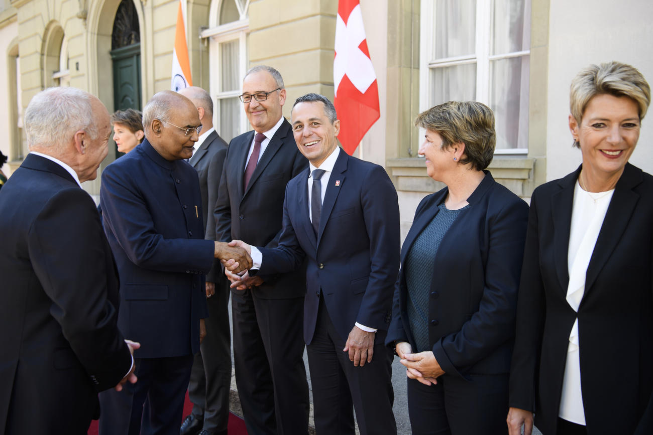 Cabinet members greet Indian President