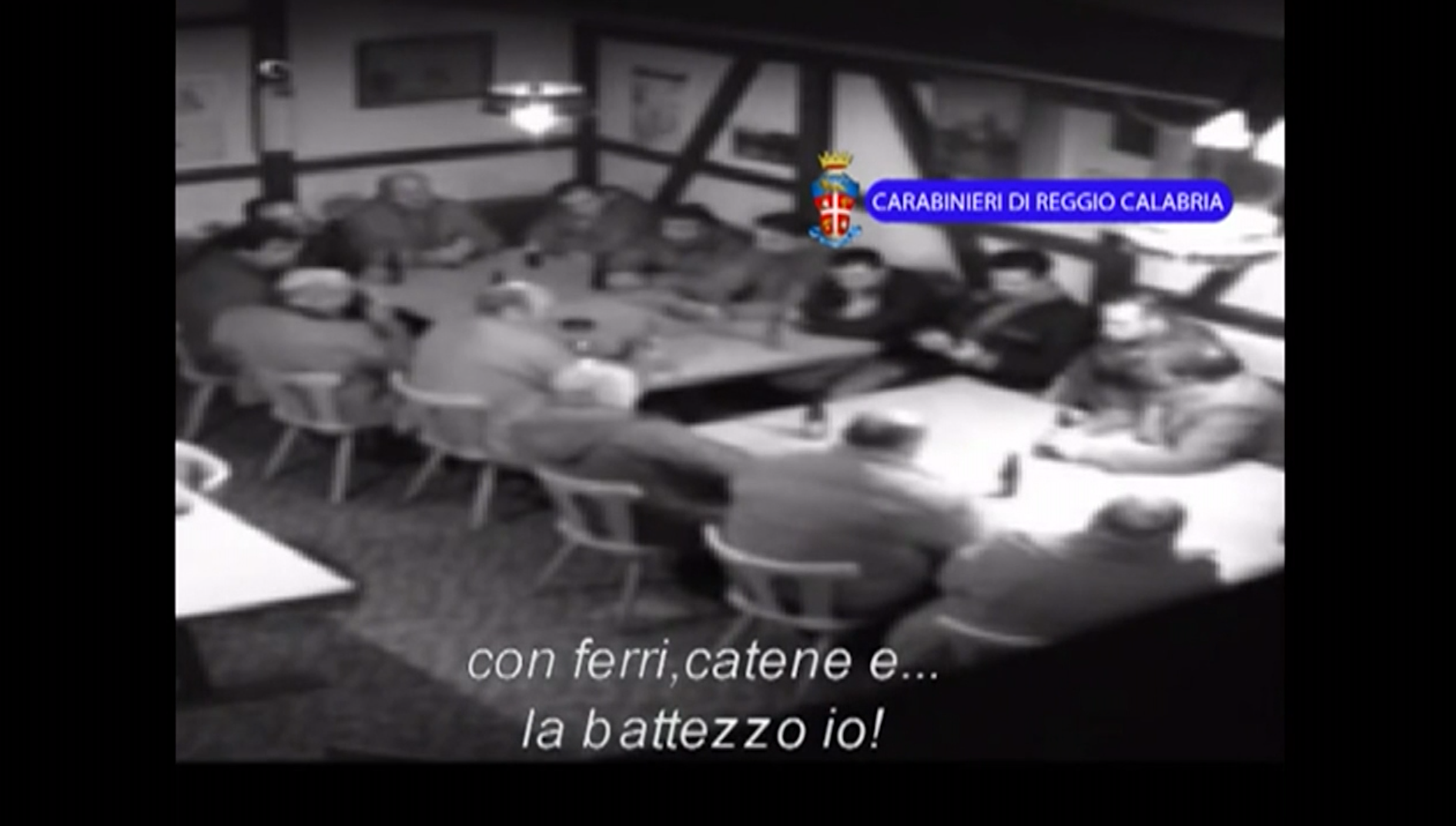Video tipo CC logato Carabinieri di Reggio Calabria nel quale si vedono alcuni uomini discutere attorno a un tavolo