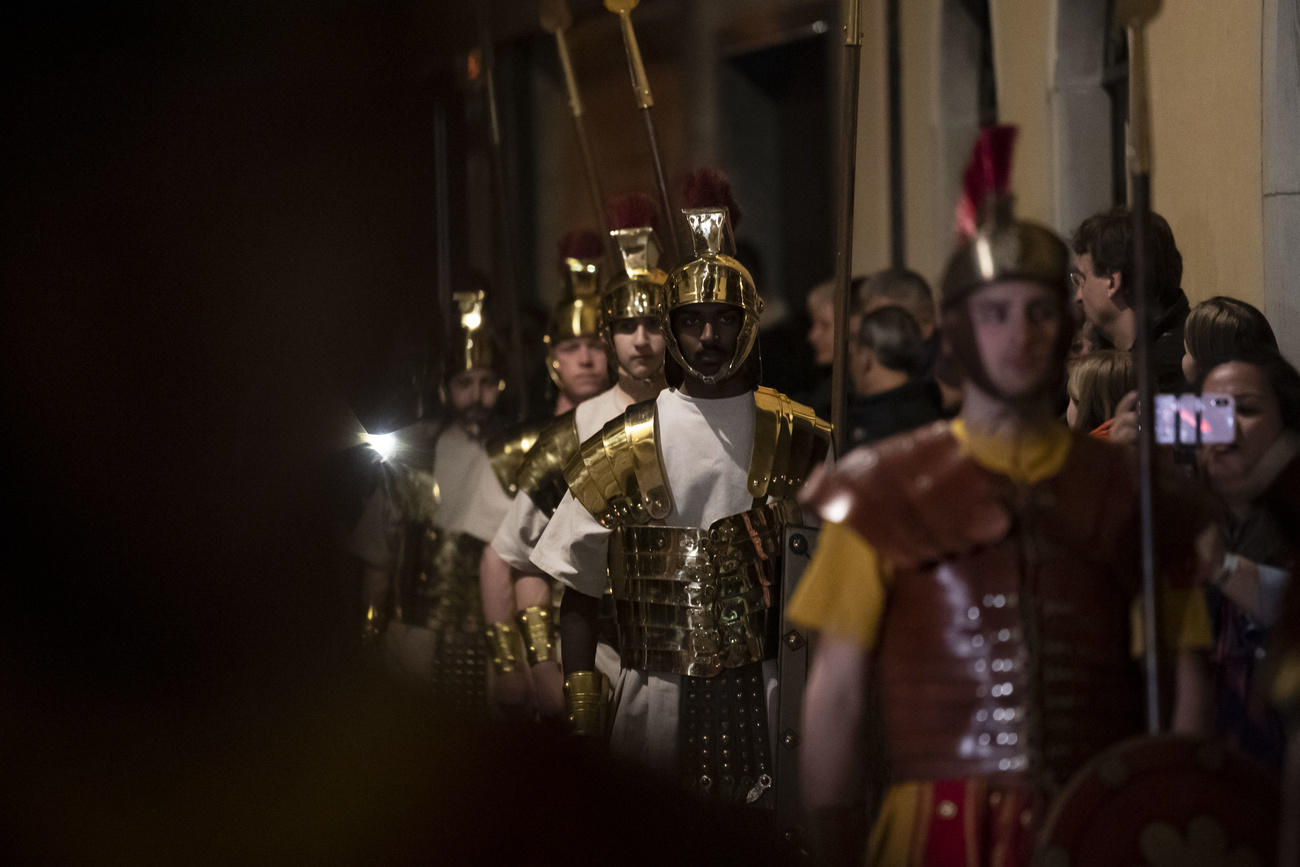 Un momento della processione di Mendrisio.