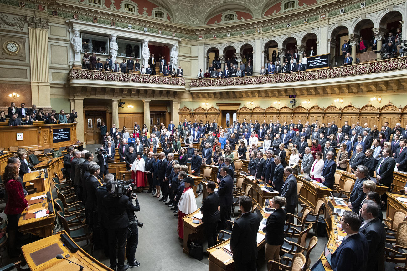 Die wiedergewählten Bundesrätinnen und Bundesräte werden im Nationalratssaal vereidigt.