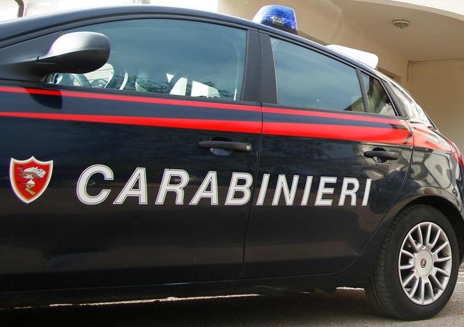 macchina carabinieri