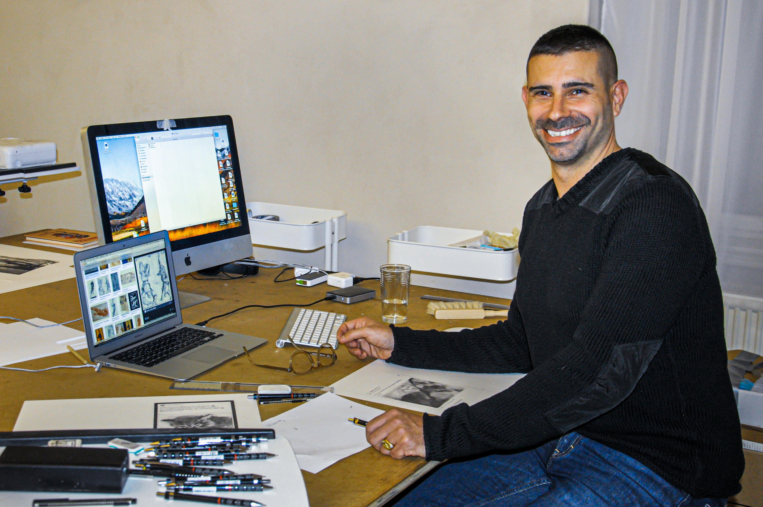 Marc Bauer an seinem Arbeitspult