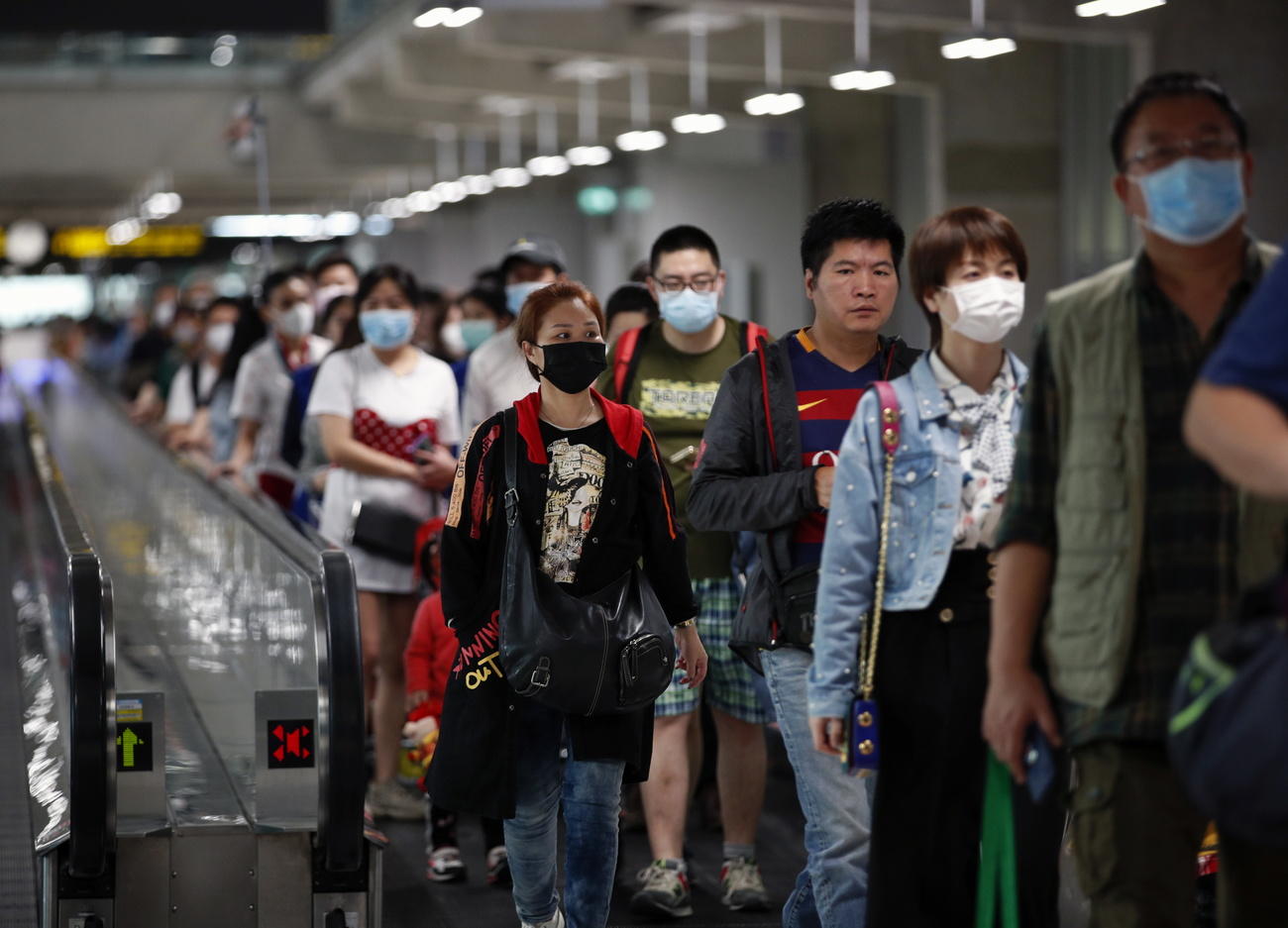 air passengers wearing masks
