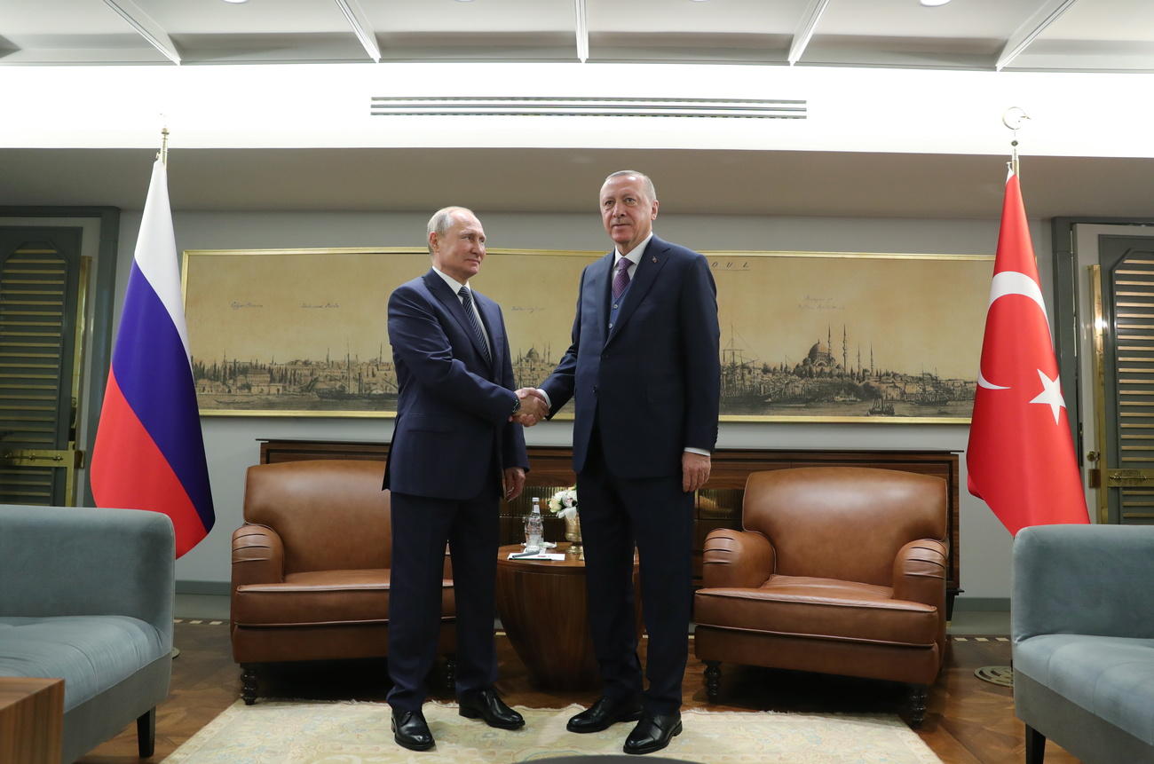 Erdogan e Putin si stringono la mano