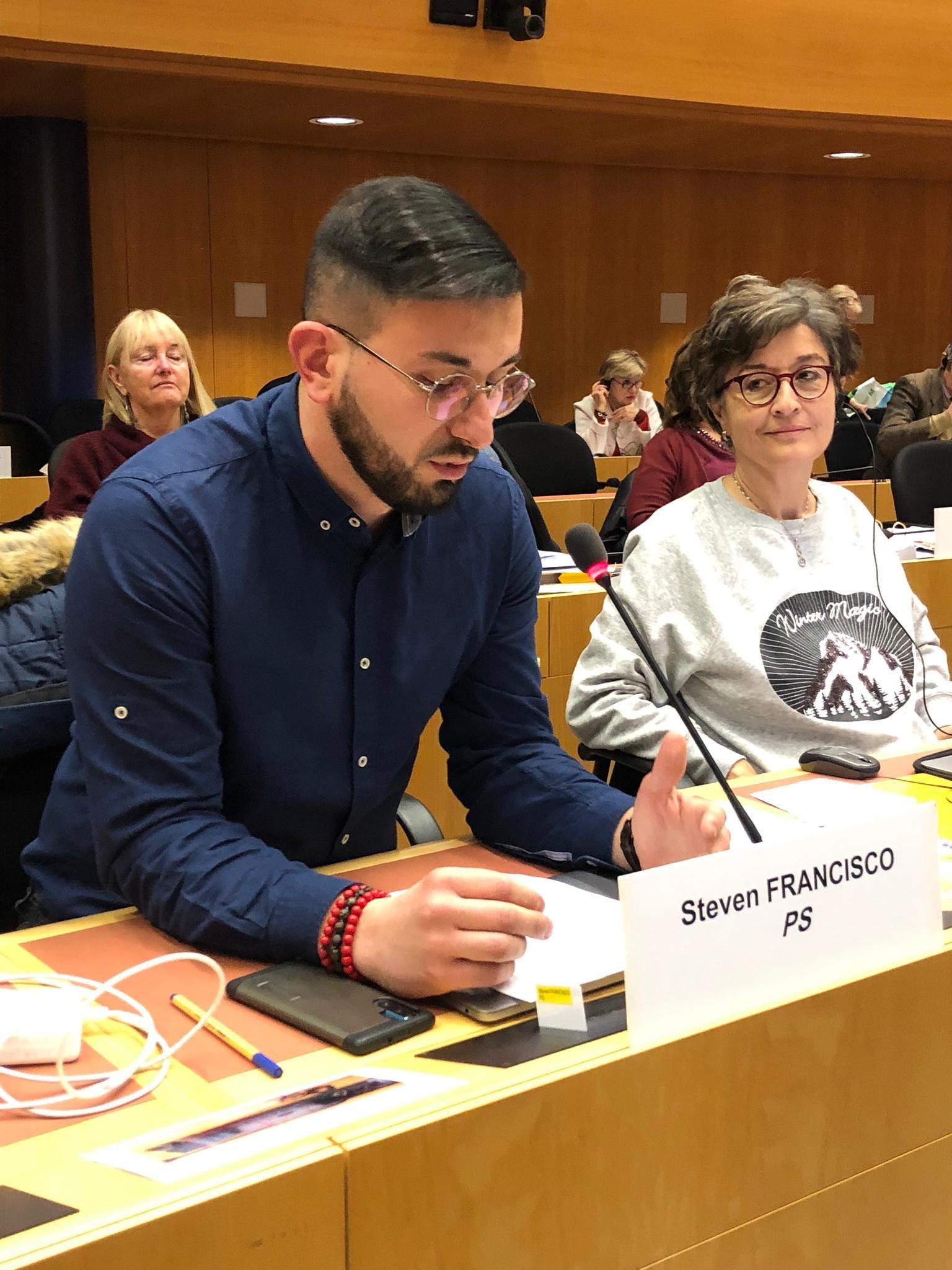 Homem, e mulher no Parlamento em Genebra