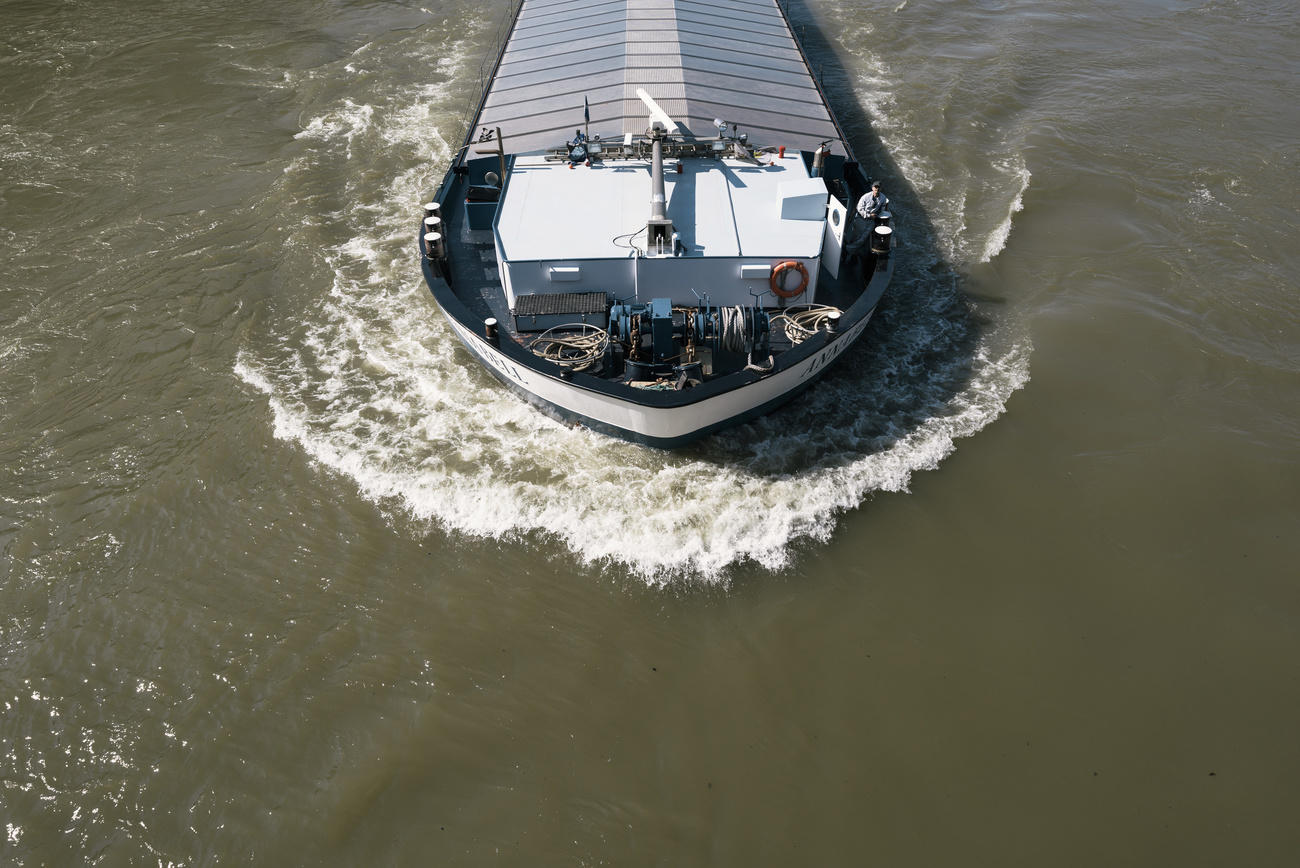 Barge