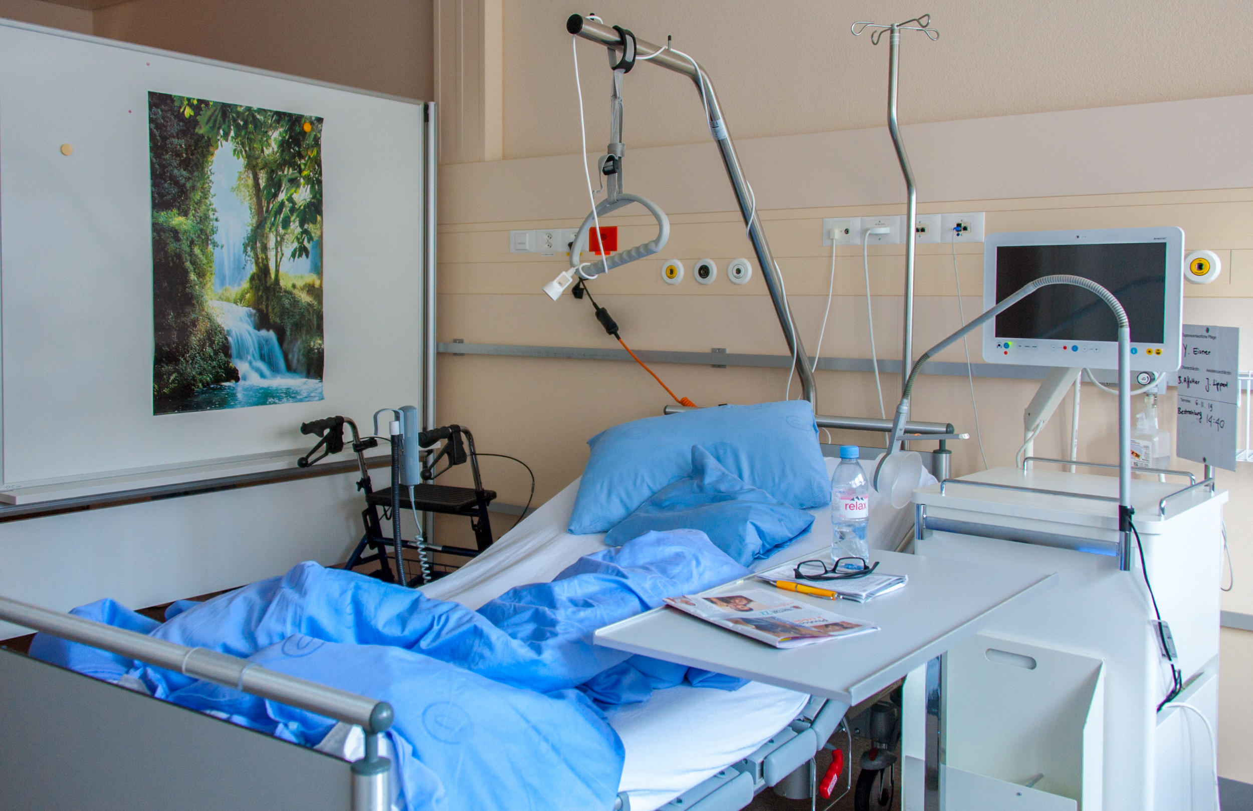 Cama de paciente en un hospital