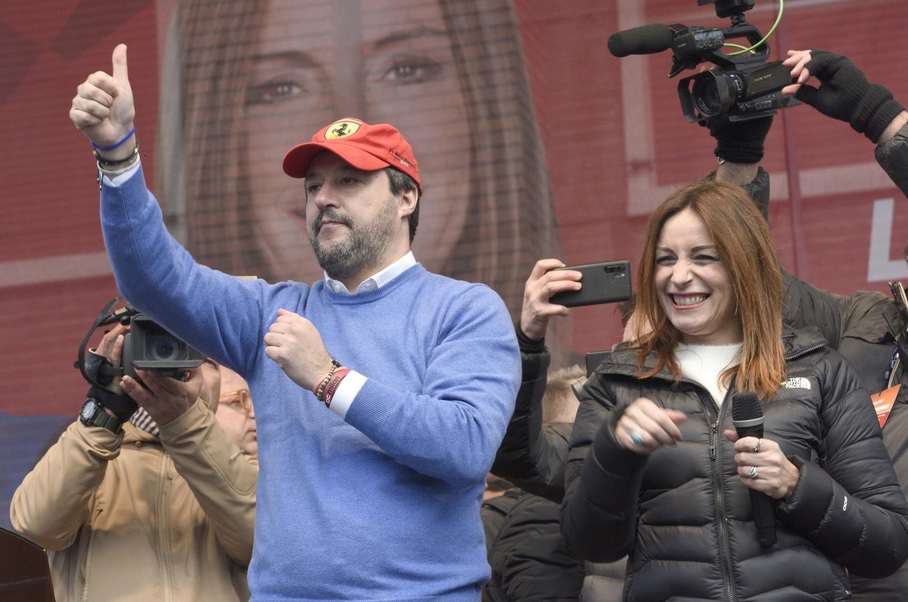 Salvini in piazza a Maranello per sponsorizzare la candidatura di Lucia Bergonzoni a presidente dell Emilia-Romagna.