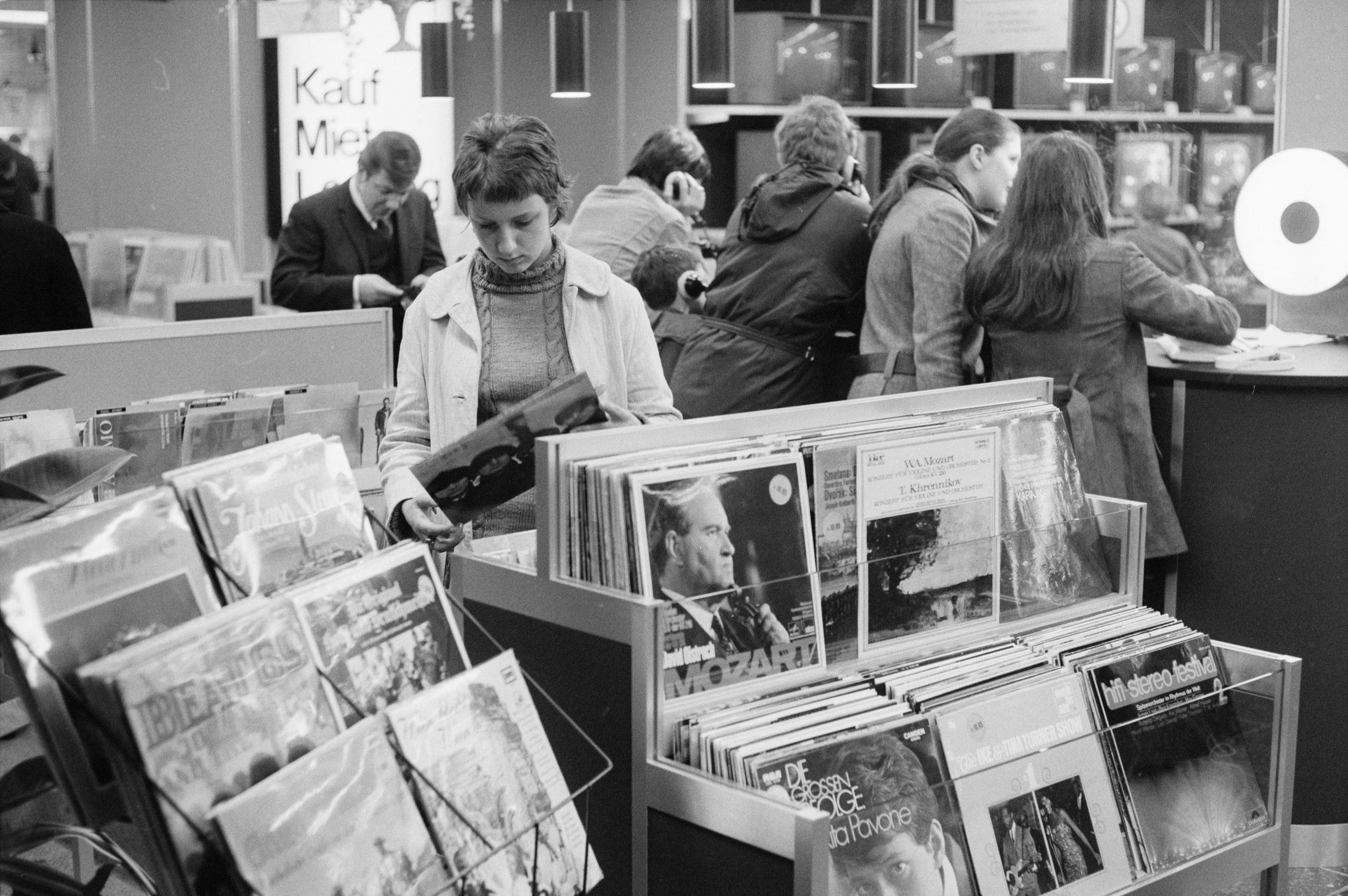 Interior de tienda de discos