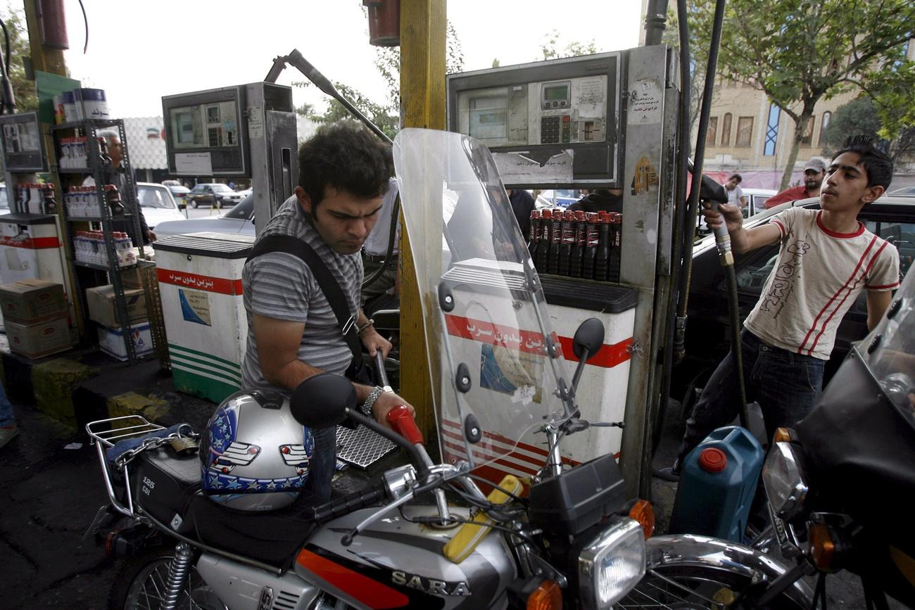 Zwei Iraner an der Tankstelle