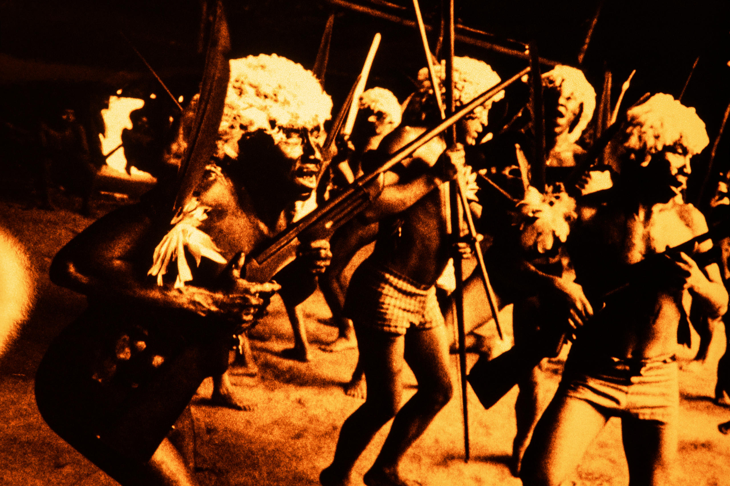Ritueller Tanz der Yanomami-Jäger