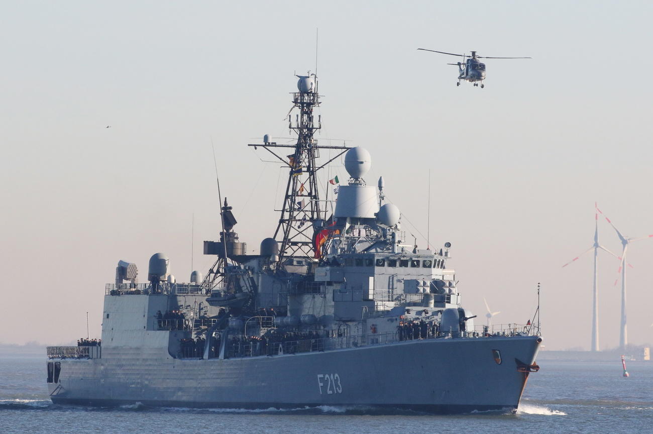 nave militare