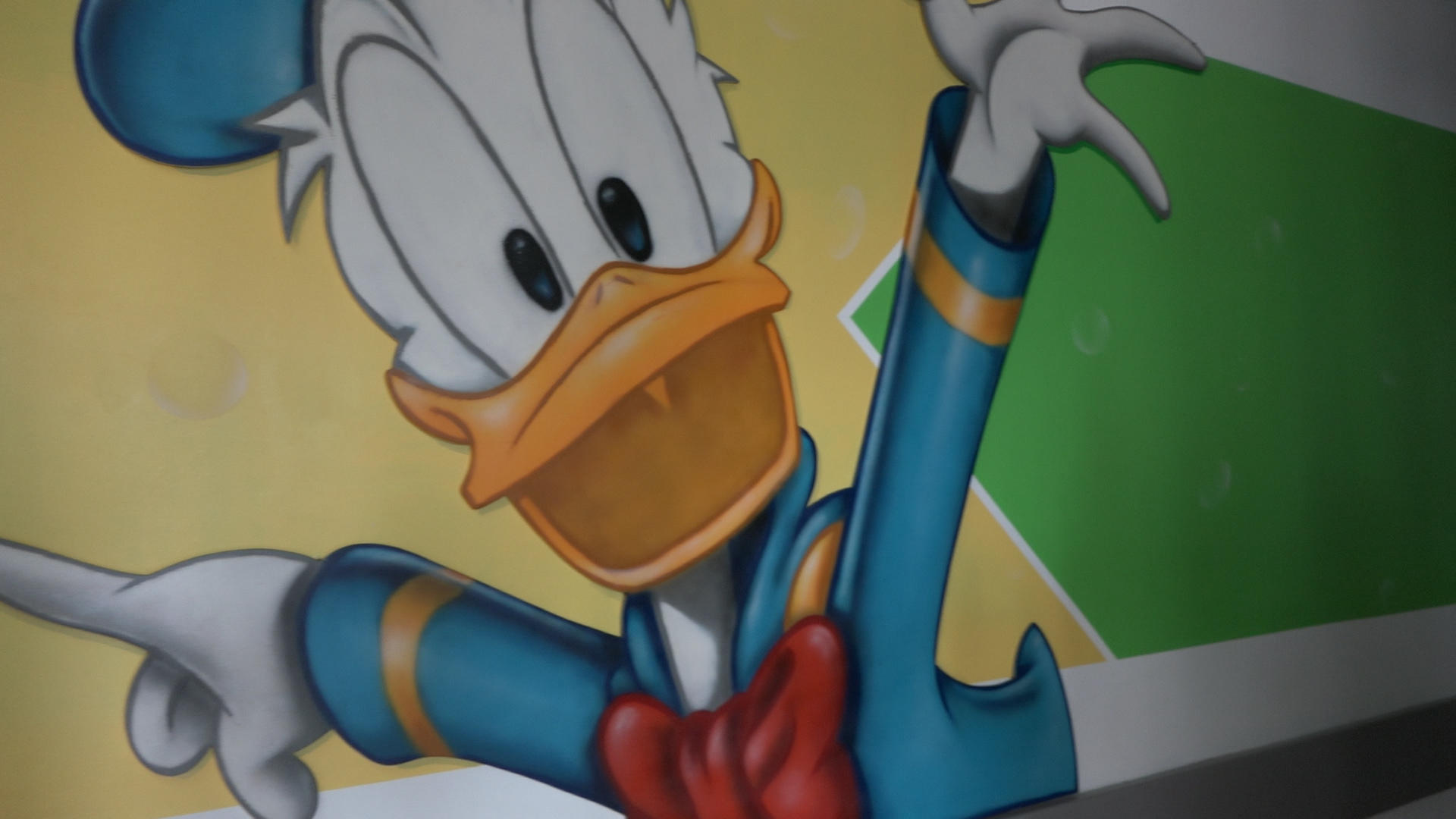 All entrata del pronto soccorso pediatrico c è disegnato un simpatico Paperino