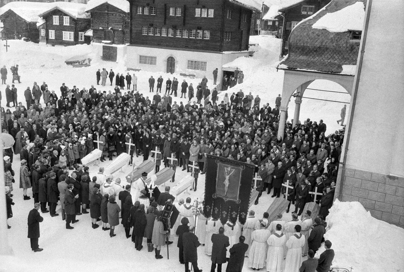 1970年2月28日,为当地受害者举行的葬礼。