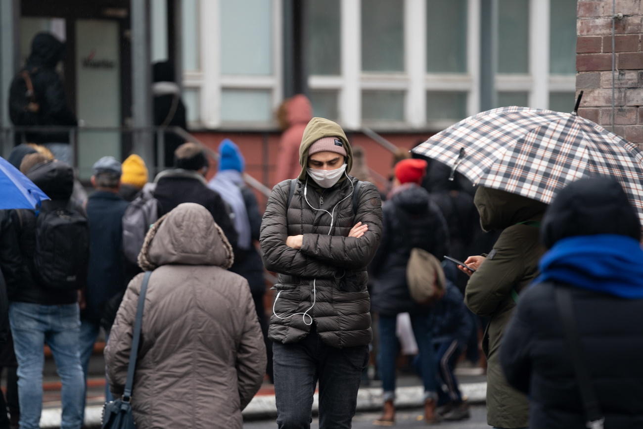 Menschen mit Maske