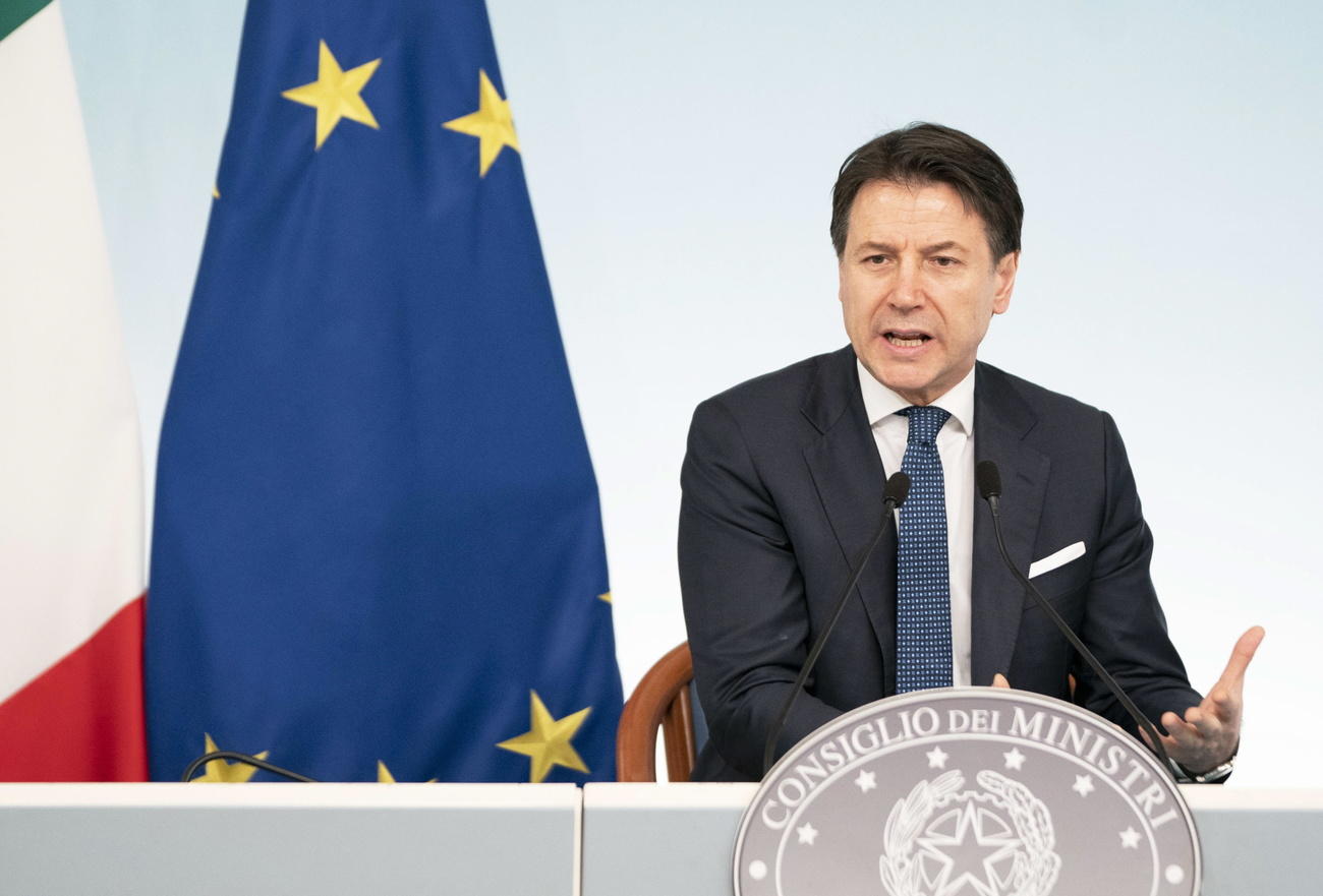 Il presidente del consiglio dei ministri italiani Giuseppe Conte durante il suo discorso alla nazione.