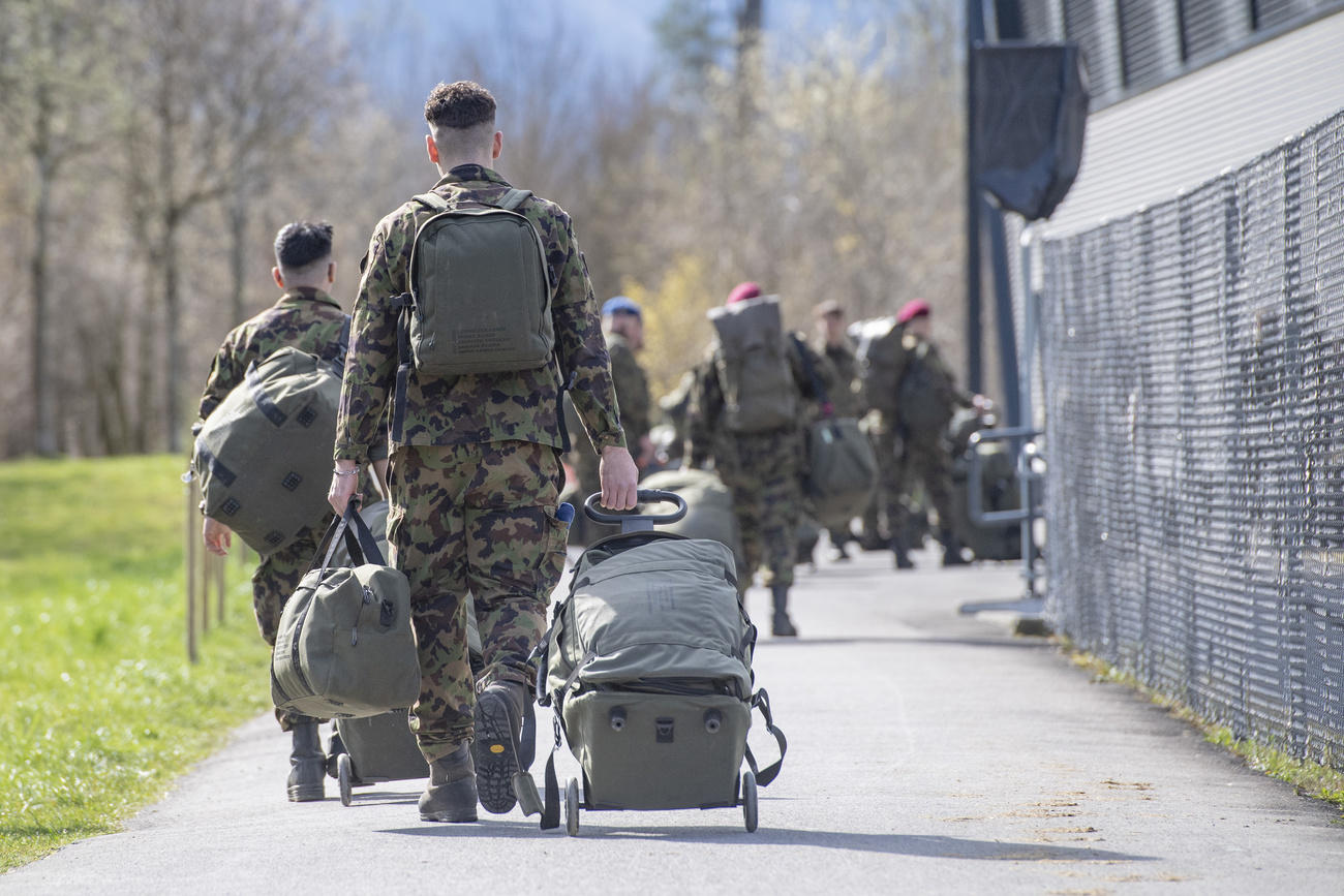 Militari del Battaglione sanitario 5 inquadrato alla caserma di Stans (Nidvaldo)