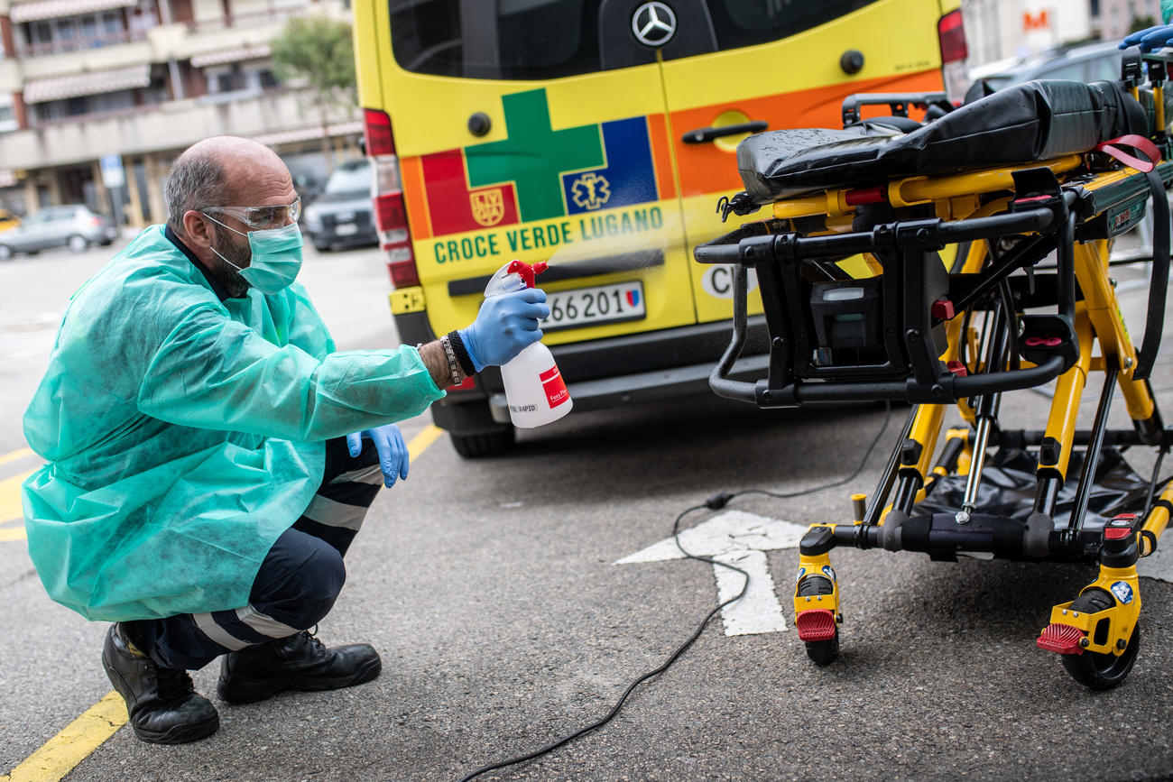 Cleaning ambulance equipment in canton Ticino