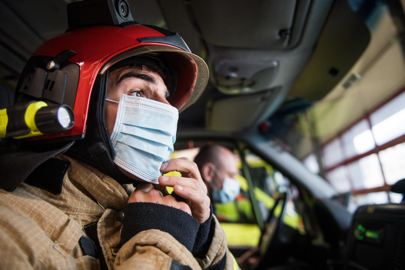 Fire fighter with mask