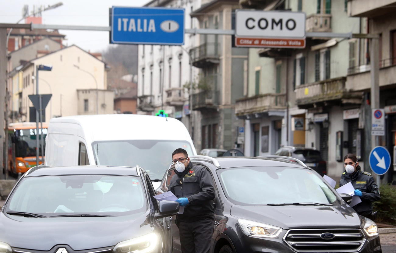 Finanzieri al valico doganale di Chiasso Strada