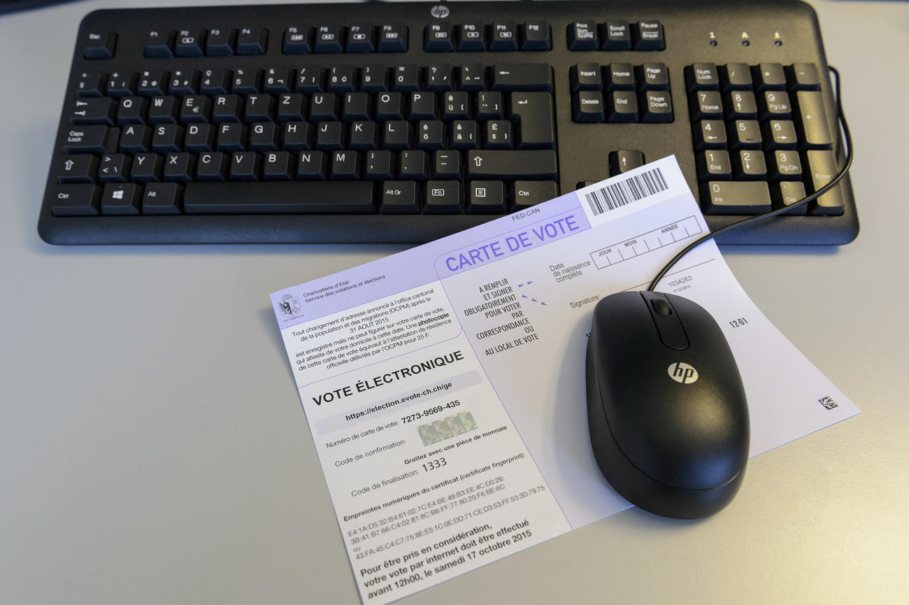 Stimmformular für Evoting unter einer Computer-Maus.