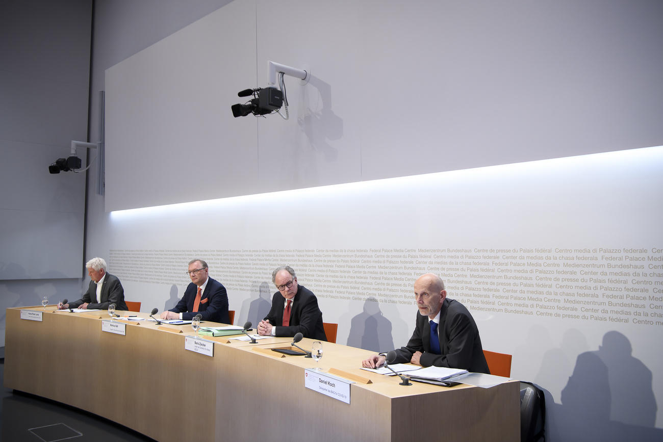 government experts at press conference