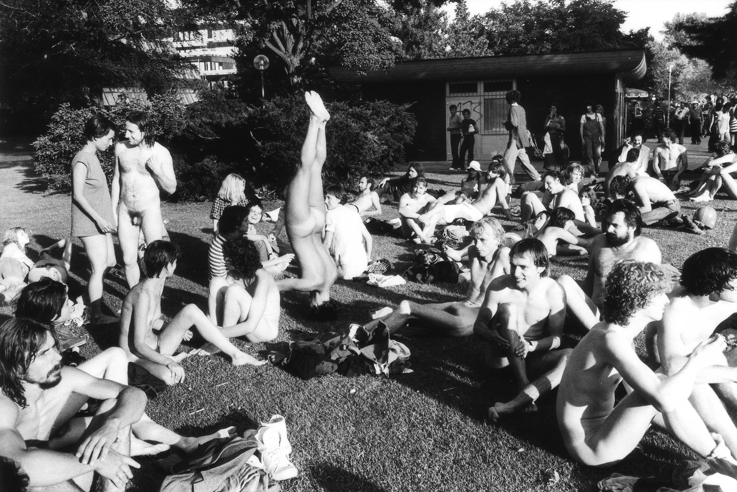 Manifestantes desnudos en Zúrich