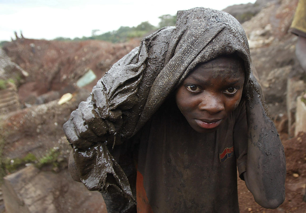 Un enfant dans une mine