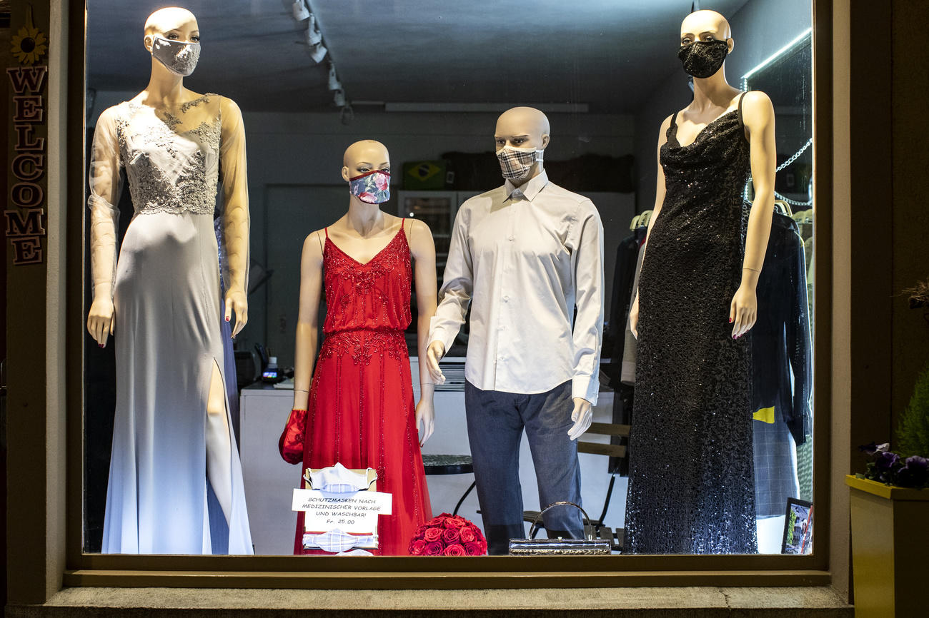 Mannequins in Zug wearing face masks