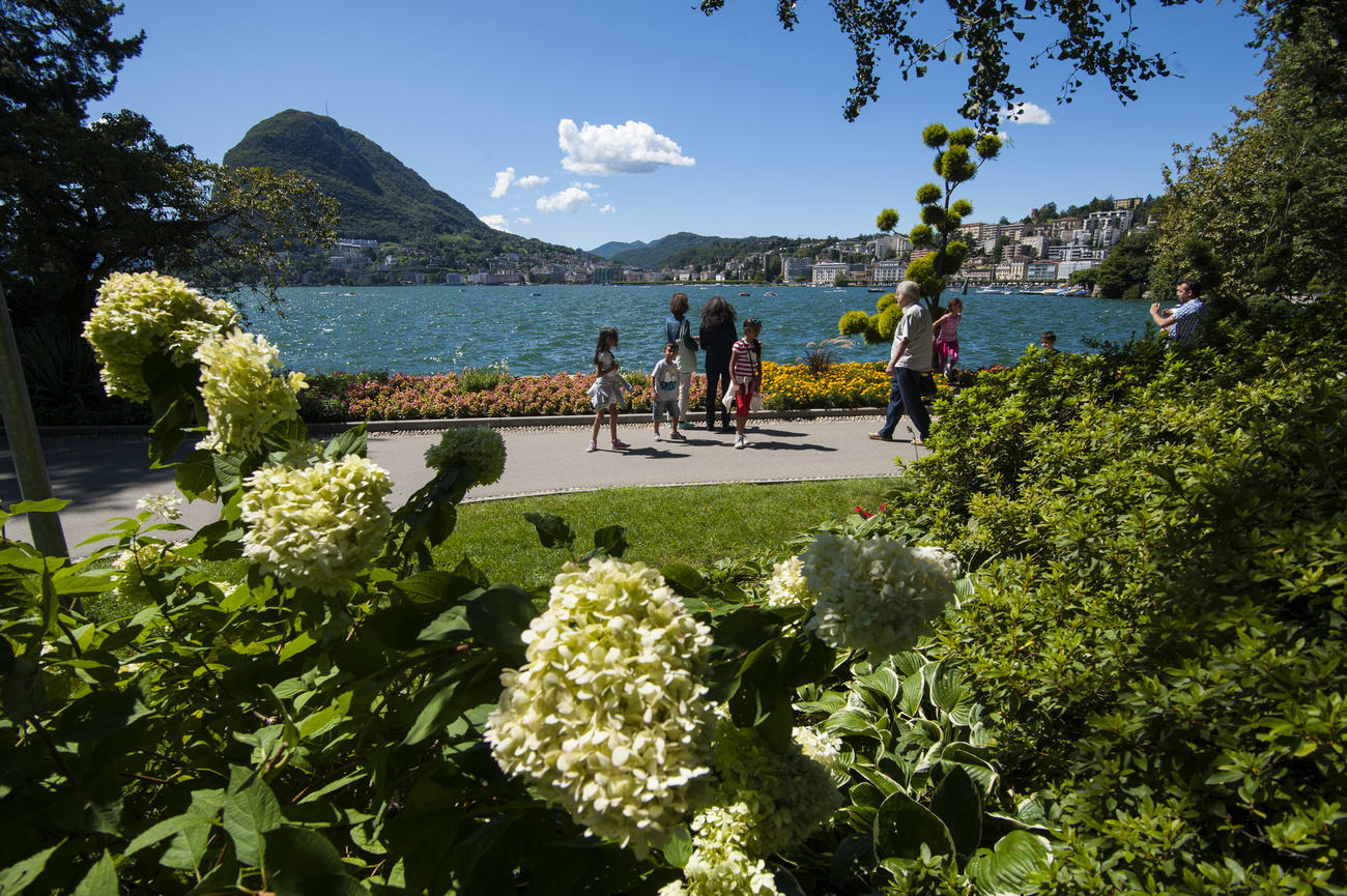 Il golfo di Lugano in una giornata di primavera