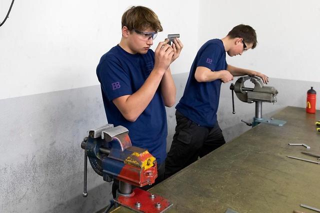 苏黎世联邦理工学院协助进行的一项调查显示:因为新冠疫情的暴发,瑞士三分之一的学徒工没能在培训地点进行实习。