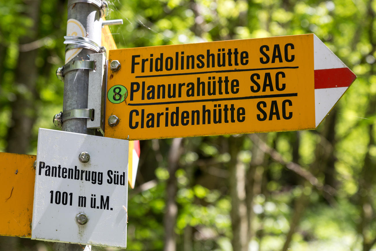 A signpost at the Panten Bridge behin Tierfehd in Linthal in the canton of Glarus, Switzerland