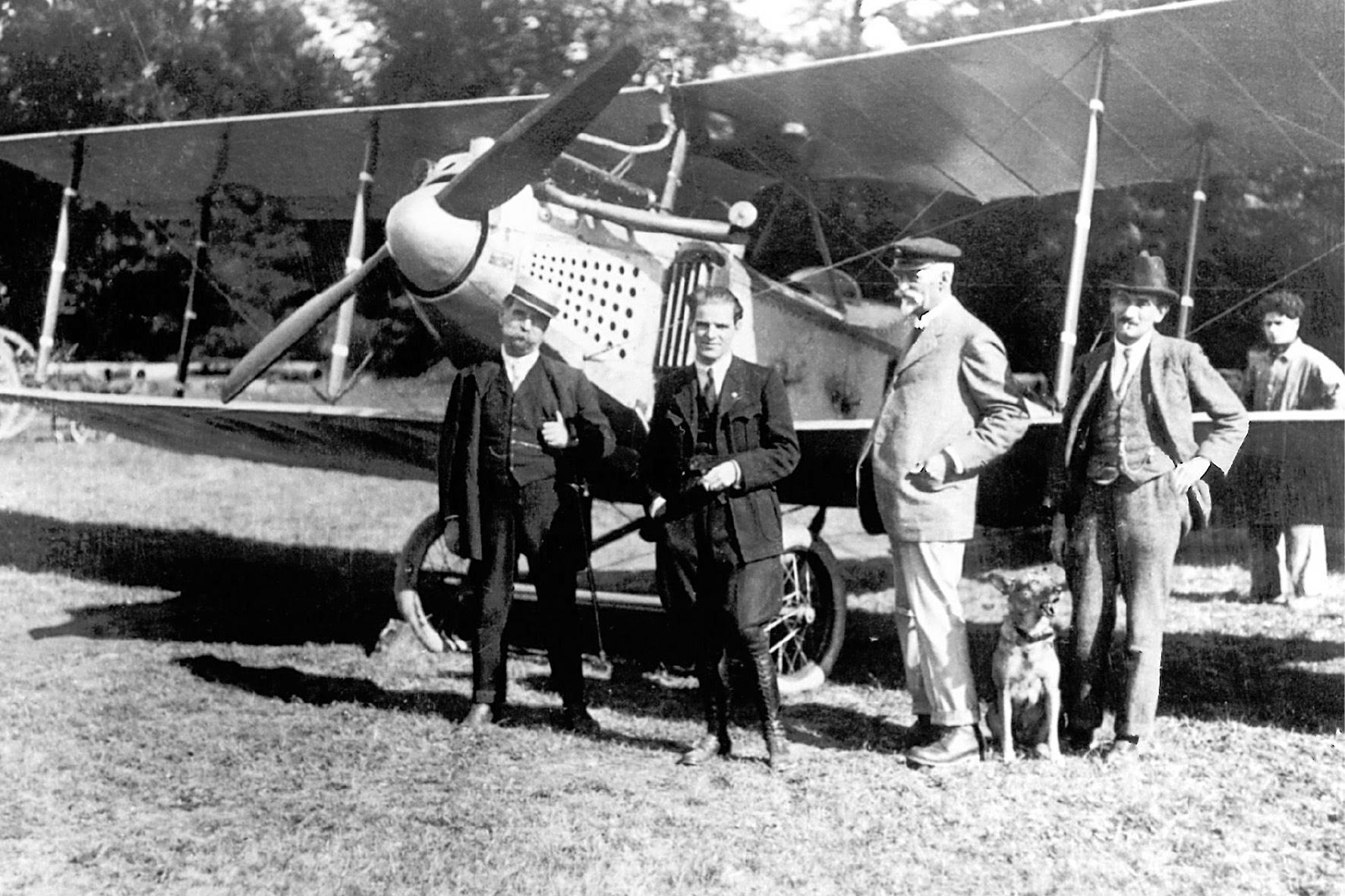 Edgar Primault mit Flugzeug