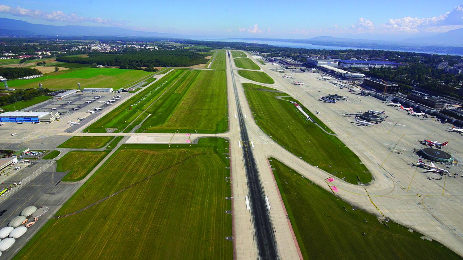 Die Start- und Landebahn des Genfer Flughafens im Jahr 2019