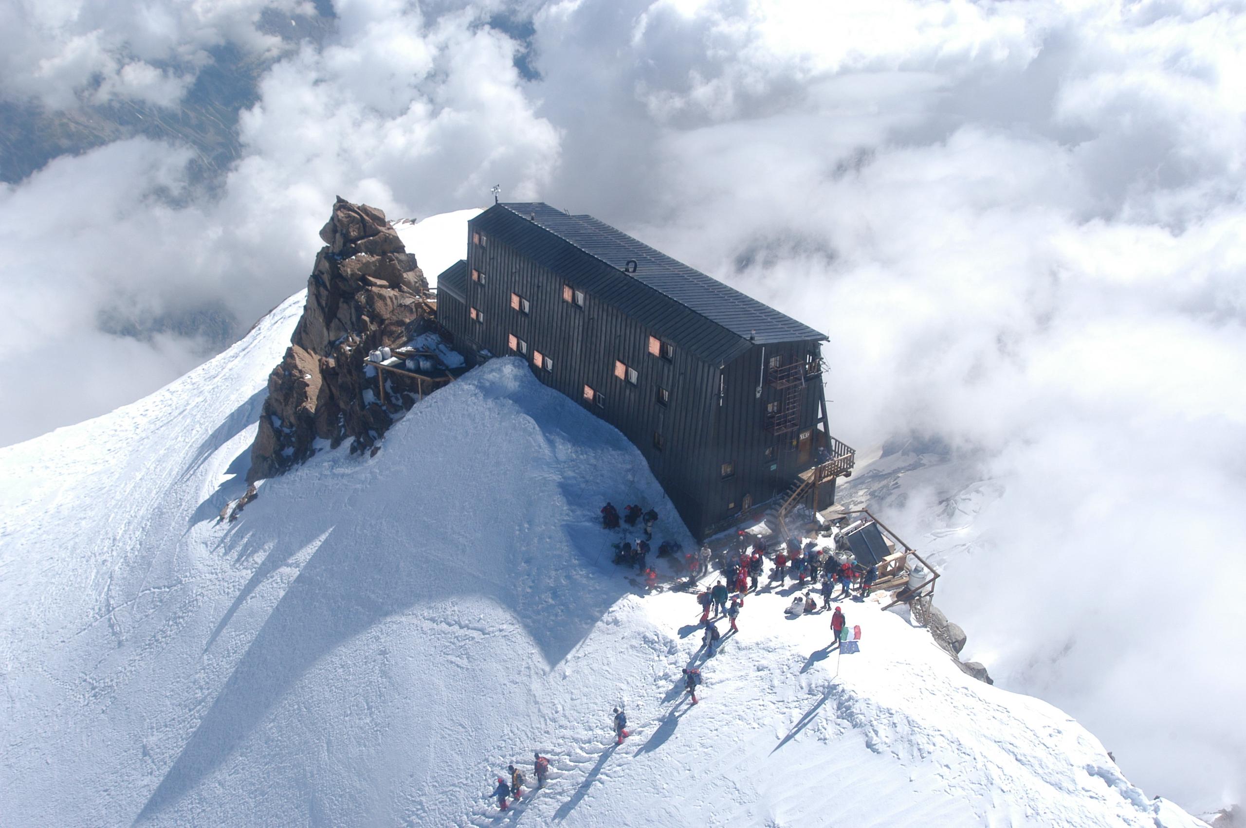 Struttira sulla cima di una montagna