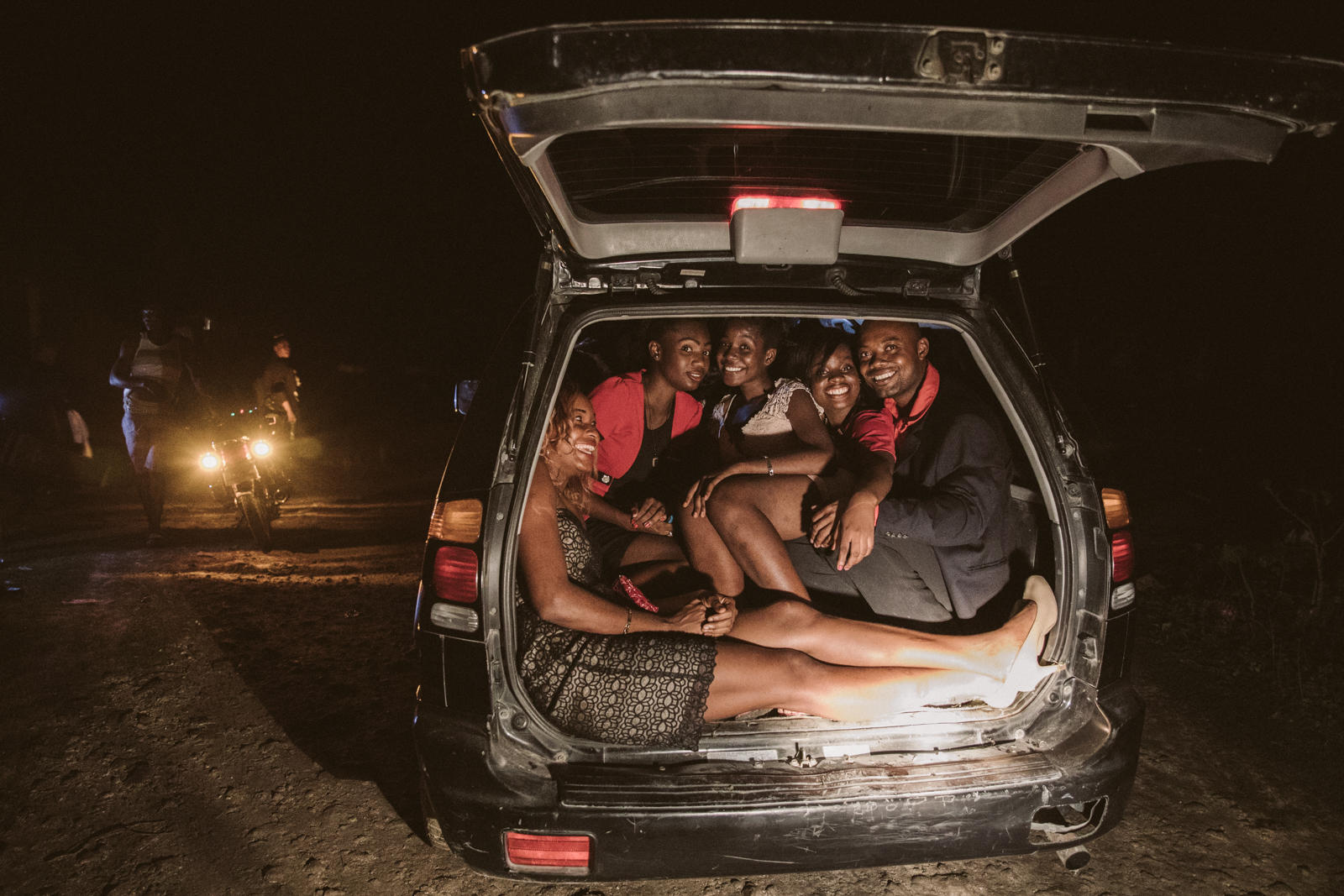 Plusieurs personne dans une voiture