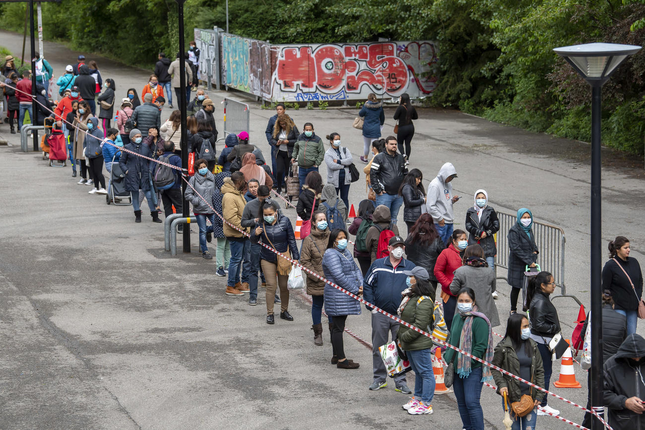 fila de pessoas