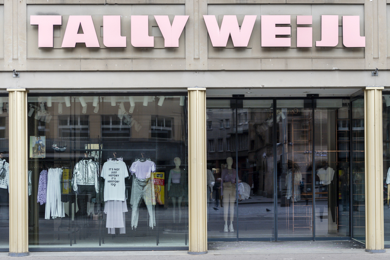 Tally Weijl to close quarter of stores - SWI