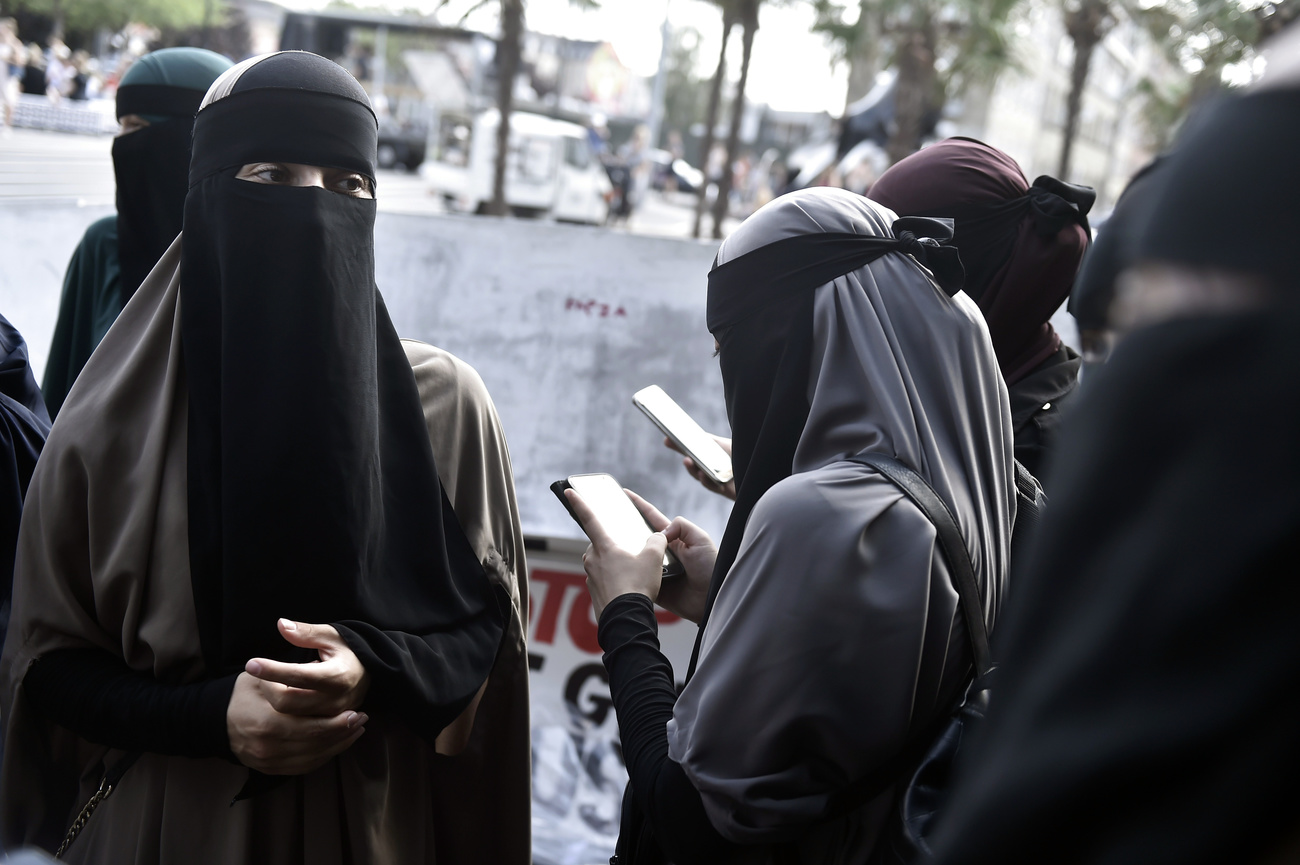 Donne che indossano il niqab in Europa