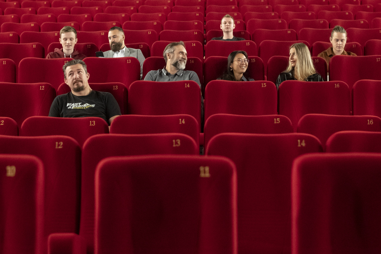 gente seduta in un cinema