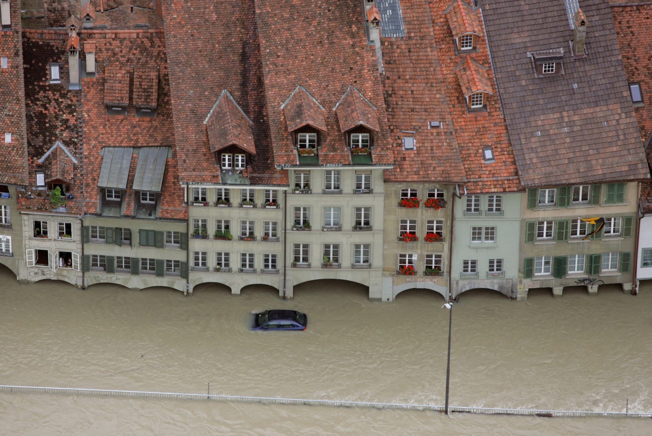 auto sommersa nel centro storico di berna