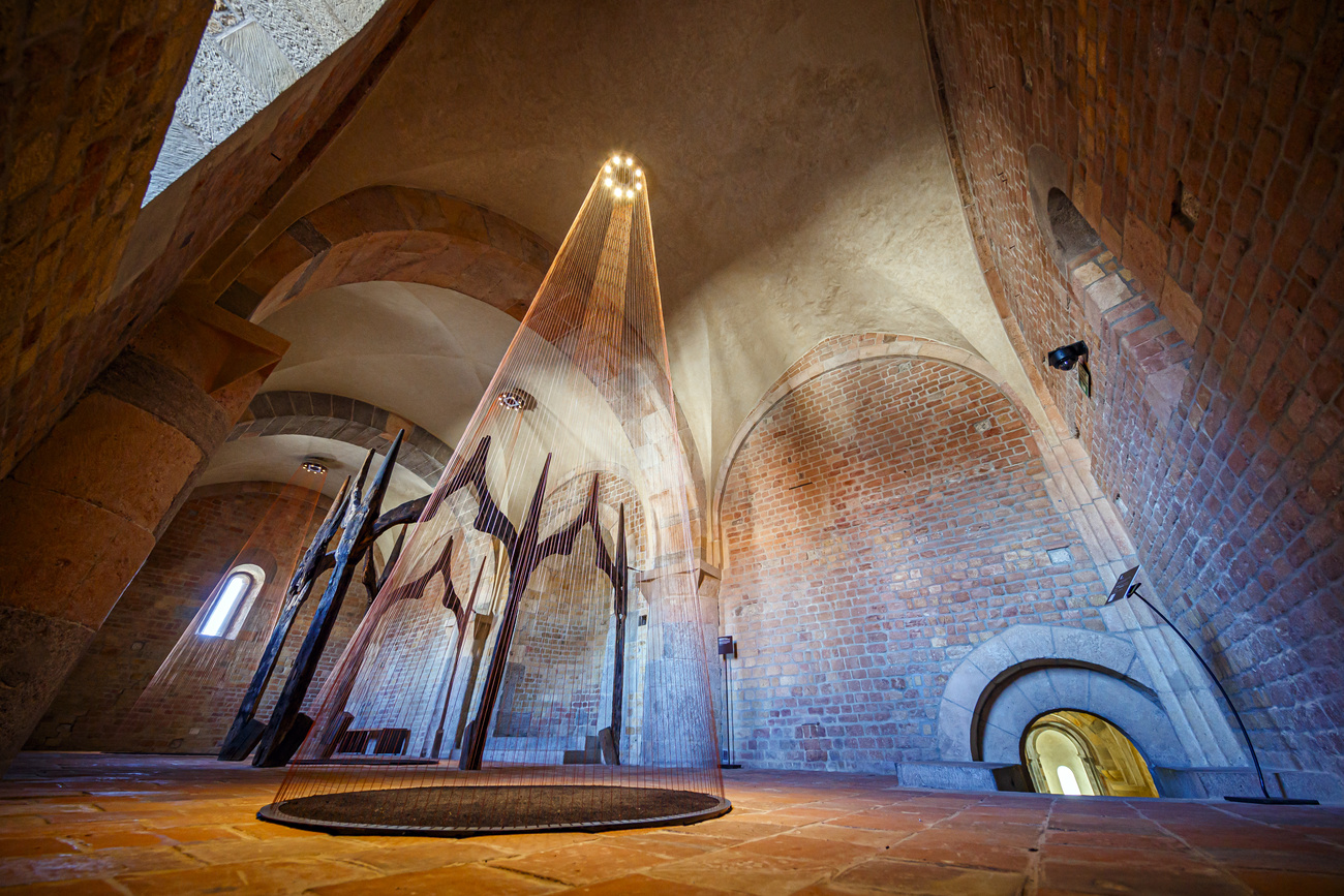 Installation artistique dans une église