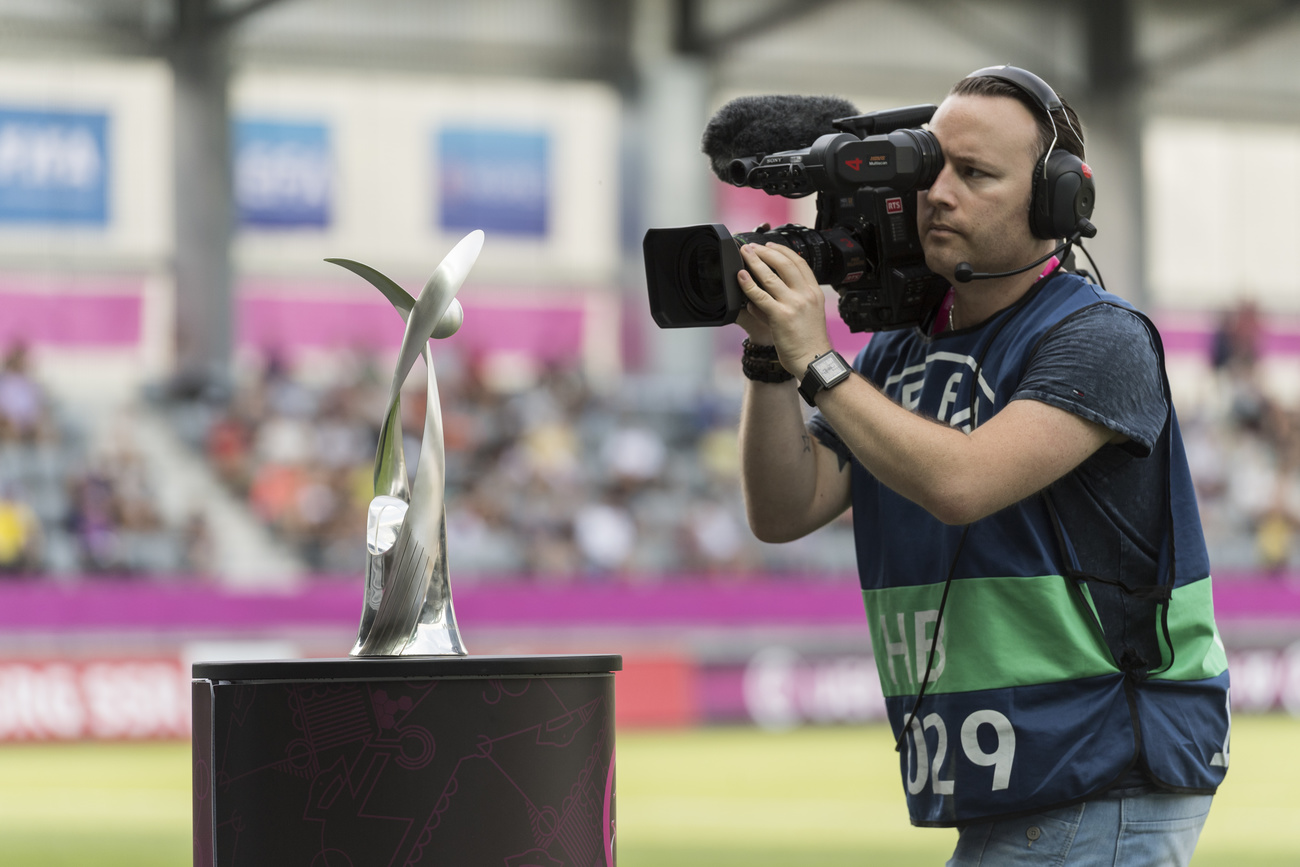 cameraman filmant une coupe