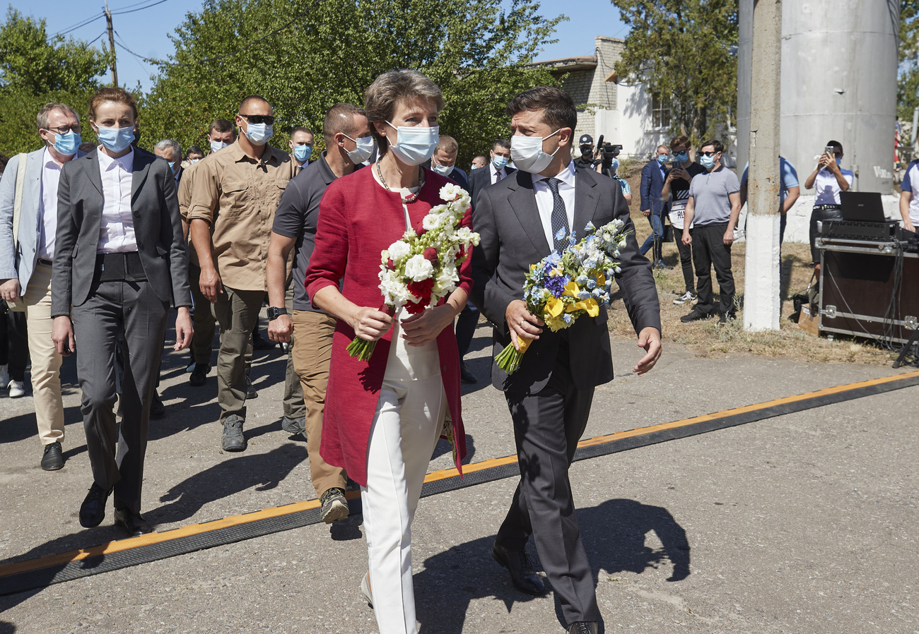 Woman and man holding flowers