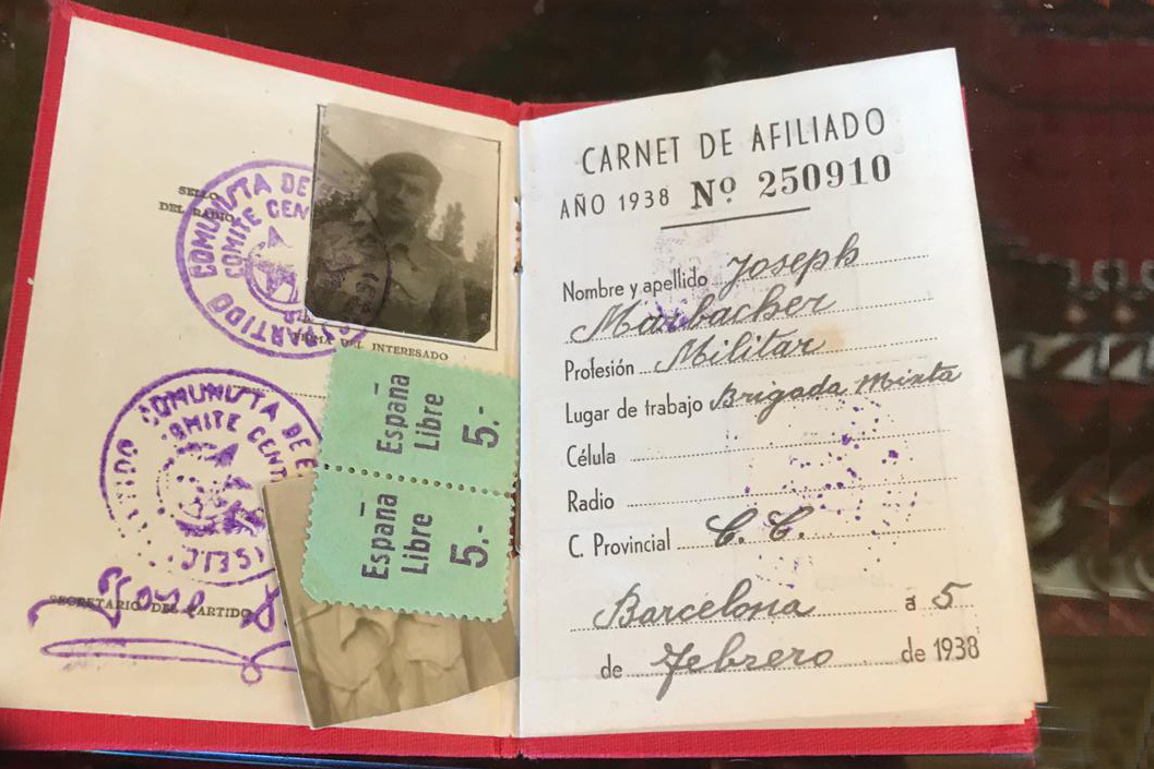 Fotografía del carnet de brigadista internacional de Joseph Marbacher